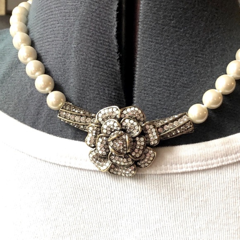 Heidi Daus 🆕 “Floral Focus” Swarovski pave’ crystals necklace